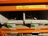 Volledige inhoud rek sanitaire koppelstukken - afbeelding 9 van  43