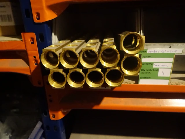 Volledige inhoud rek sanitaire koppelstukken - afbeelding 11 van  43