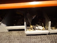 Volledige inhoud rek sanitaire koppelstukken - afbeelding 35 van  43
