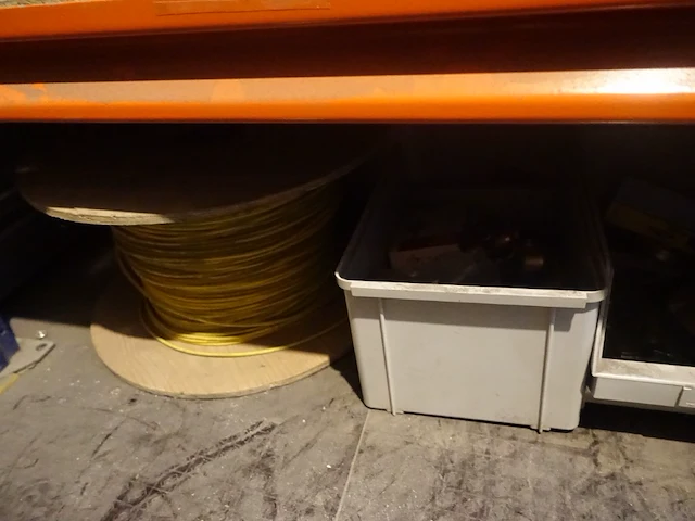 Volledige inhoud rek sanitaire koppelstukken - afbeelding 36 van  43