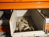 Volledige inhoud rek sanitaire koppelstukken - afbeelding 34 van  43