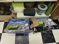 Volledige inhoud rek + tafel diversen - afbeelding 9 van  12