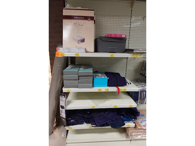 Volledige inhoud rek textiel - afbeelding 4 van  11
