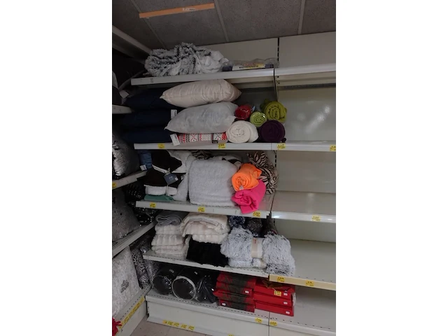Volledige inhoud rek textiel - afbeelding 2 van  7