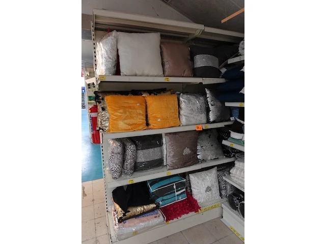 Volledige inhoud rek textiel - afbeelding 3 van  7
