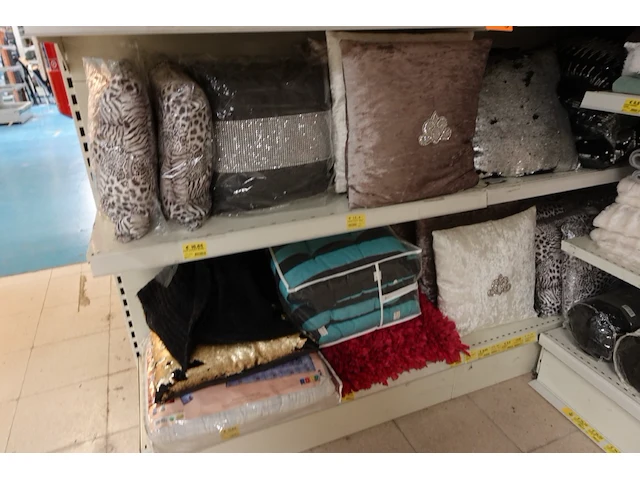 Volledige inhoud rek textiel - afbeelding 5 van  7