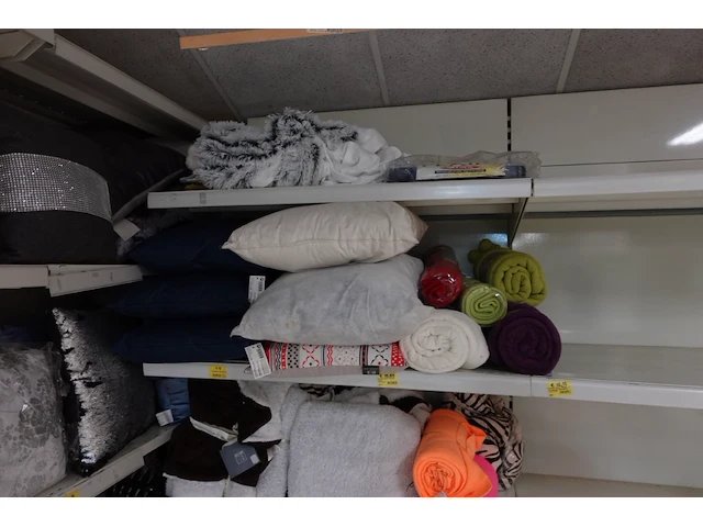Volledige inhoud rek textiel - afbeelding 7 van  7
