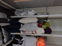 Volledige inhoud rek textiel - afbeelding 7 van  7