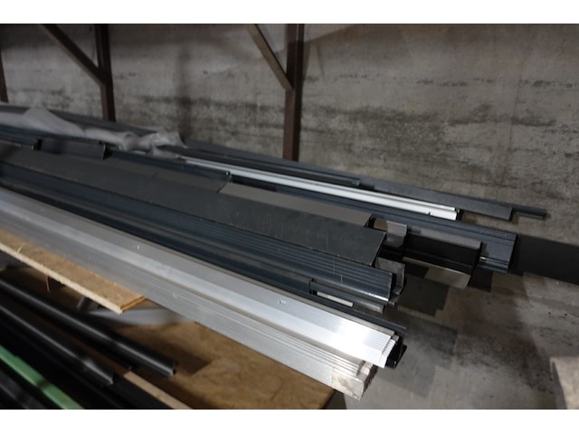 Volledige inhoud rek toebehoren dakwerken - afbeelding 8 van  19