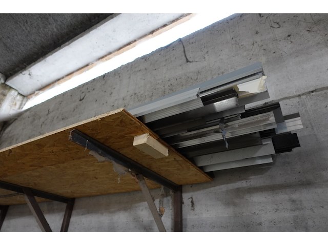 Volledige inhoud rek toebehoren dakwerken - afbeelding 10 van  19