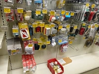 Volledige inhoud rek toebehoren elektriciteit - afbeelding 10 van  15