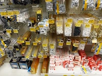 Volledige inhoud rek toebehoren elektriciteit - afbeelding 15 van  15