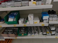 Volledige inhoud rek toebehoren elektriciteit - afbeelding 2 van  11