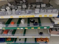 Volledige inhoud rek toebehoren elektriciteit - afbeelding 10 van  11