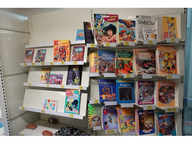 Volledige inhoud rek toebehoren kinderen - afbeelding 3 van  7