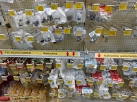 Volledige inhoud rek toebehoren sanitair - afbeelding 7 van  10