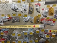 Volledige inhoud rek toebehoren sanitair - afbeelding 8 van  10