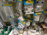 Volledige inhoud rek toebehoren sanitair - afbeelding 4 van  14