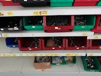 Volledige inhoud rek toebehoren schrikdraad - afbeelding 4 van  9
