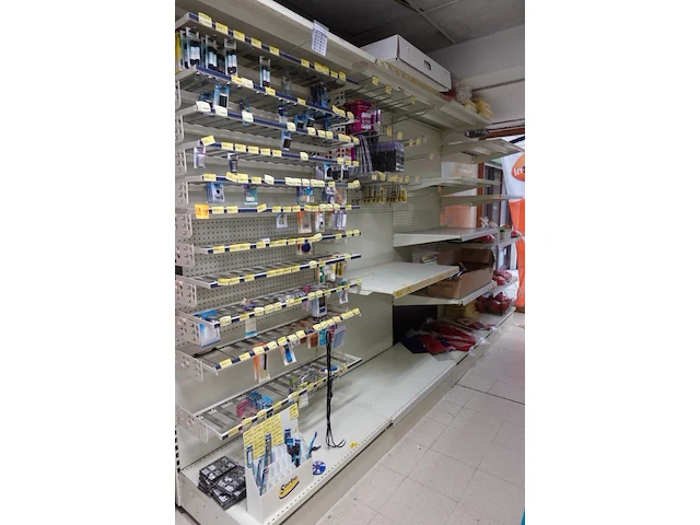 Volledige inhoud rek toebehoren textiel - afbeelding 1 van  11