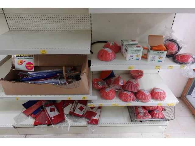 Volledige inhoud rek toebehoren textiel - afbeelding 9 van  11