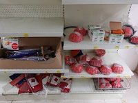 Volledige inhoud rek toebehoren textiel - afbeelding 9 van  11