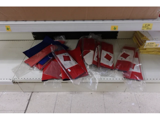 Volledige inhoud rek toebehoren textiel - afbeelding 11 van  11