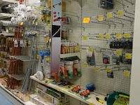 Volledige inhoud rek toebehoren tuinieren - afbeelding 2 van  6