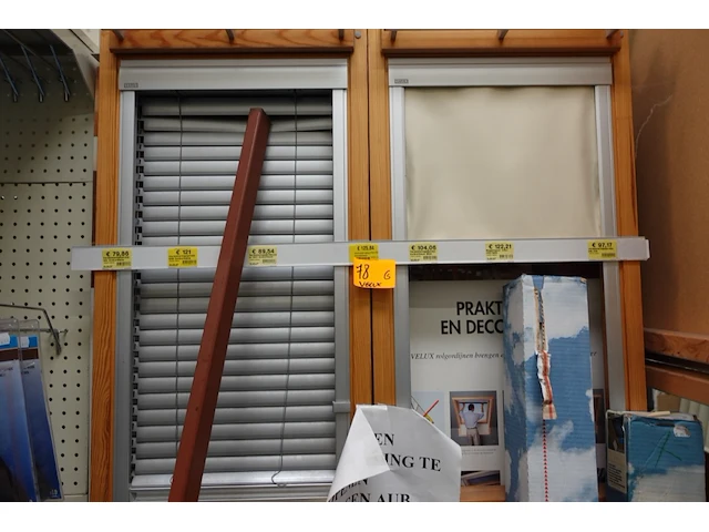 Volledige inhoud rek toebehoren velux - afbeelding 2 van  3