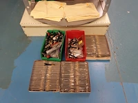 Volledige inhoud rek uurwerken - afbeelding 4 van  6