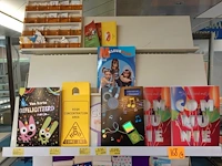 Volledige inhoud rek wenskaarten - afbeelding 3 van  6