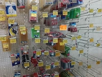 Volledige inhoud rek werkmateriaal - afbeelding 1 van  4