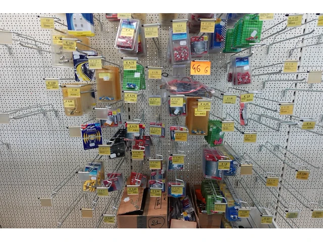Volledige inhoud rek werkmateriaal - afbeelding 3 van  4