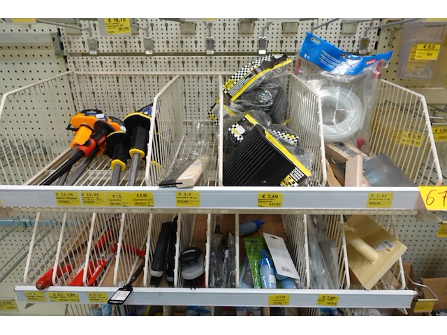 Volledige inhoud rek werkmateriaal - afbeelding 2 van  5