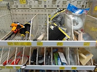 Volledige inhoud rek werkmateriaal - afbeelding 2 van  5