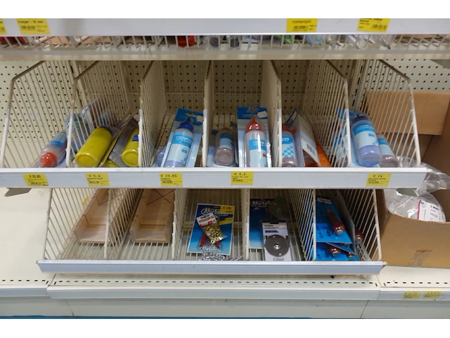 Volledige inhoud rek werkmateriaal - afbeelding 3 van  5