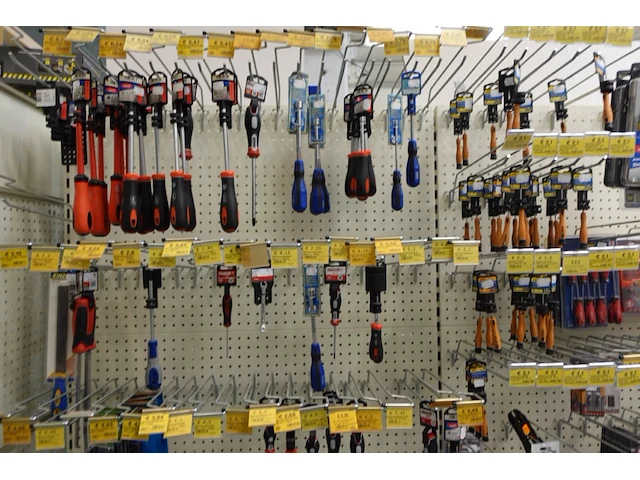 Volledige inhoud rek werkmateriaal - afbeelding 2 van  7