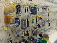 Volledige inhoud rek werkmateriaal - afbeelding 1 van  7