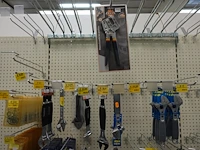 Volledige inhoud rek werkmateriaal - afbeelding 2 van  7