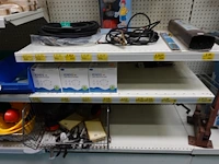 Volledige inhoud rek werkmateriaal - afbeelding 4 van  6