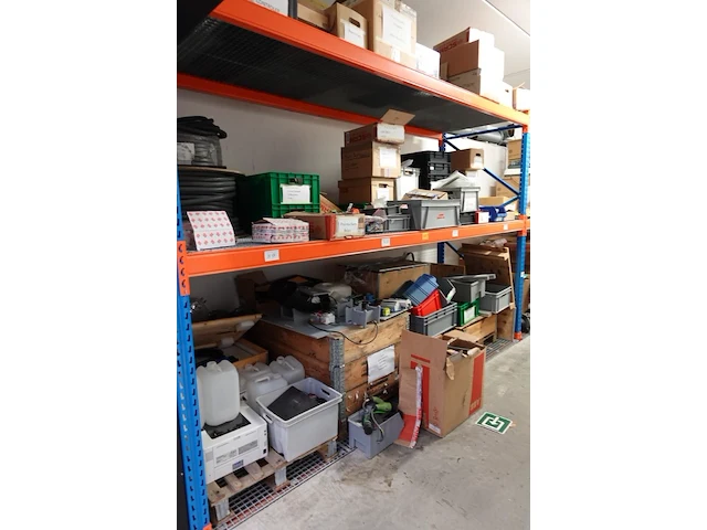 Volledige inhoud rek - afbeelding 1 van  23