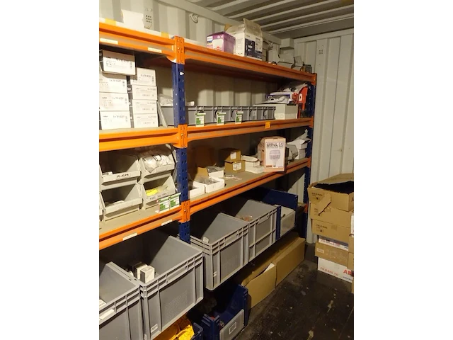 Volledige inhoud rek - afbeelding 1 van  21
