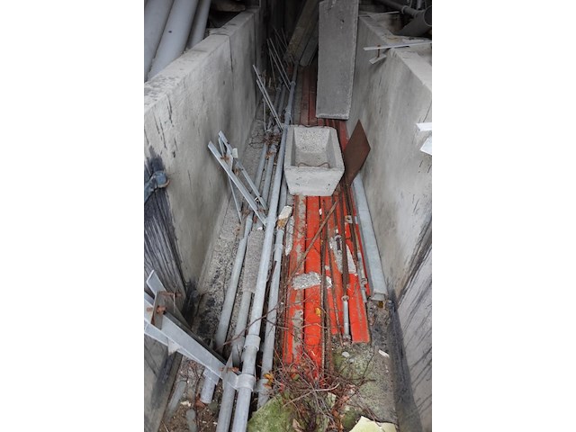 Volledige inhoud stal - afbeelding 1 van  6