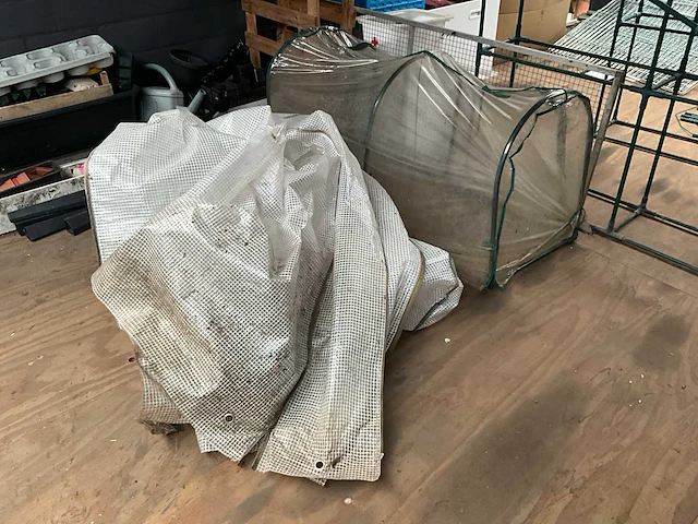 Volledige inhoud van klein magazijnruimte en resterende inhoud vlonder - afbeelding 5 van  16