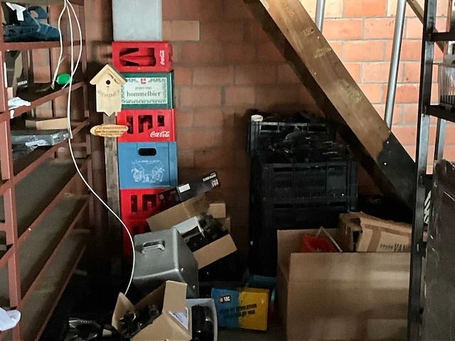 Volledige inhoud van klein magazijnruimte en resterende inhoud vlonder - afbeelding 13 van  16