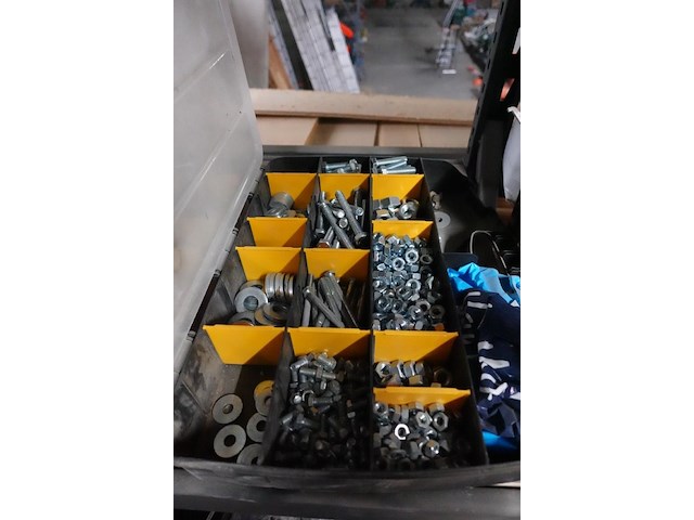 Volledige inhoud zolderverdiep - afbeelding 20 van  31