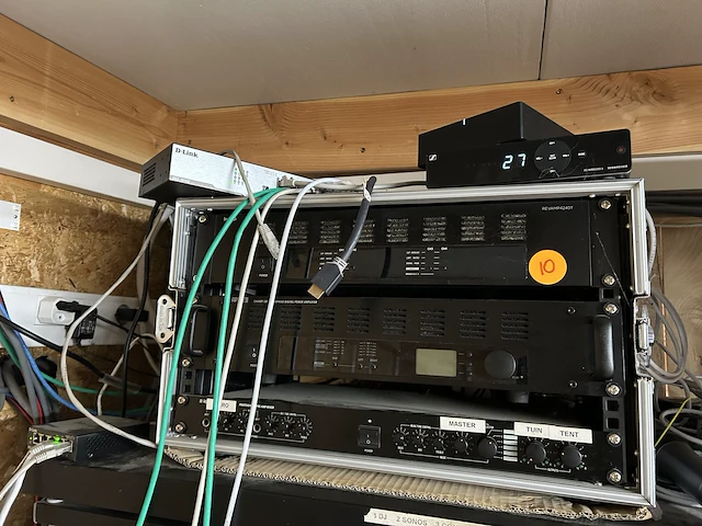 Volledige muziekinstallatie - mengpaneel + boxen binnen (6st) - afbeelding 3 van  9