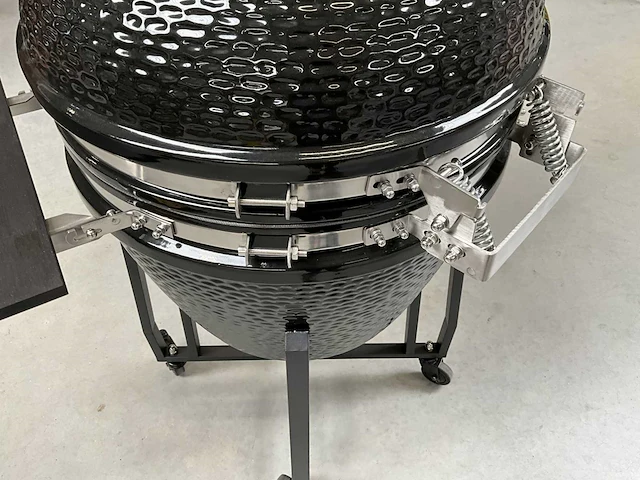 Volt! kamado bbq 22 inch houtskoolbarbecue, ø59 cm, luxe afwerking - afbeelding 12 van  16