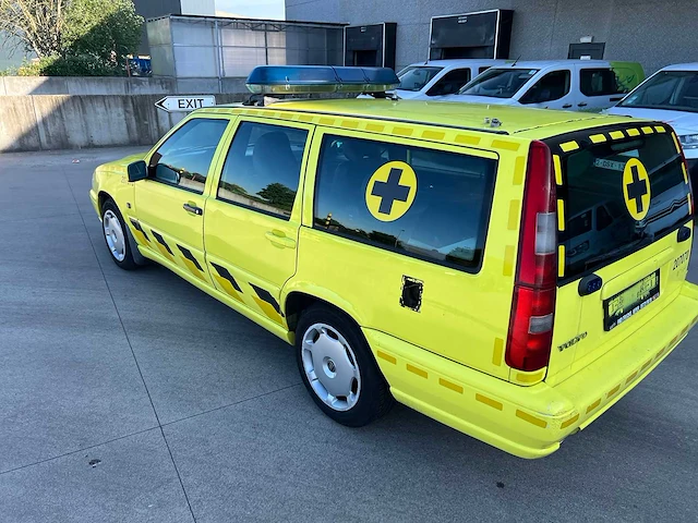 Volvo - 1999 - v70 - mug voertuig - personenauto - afbeelding 2 van  33