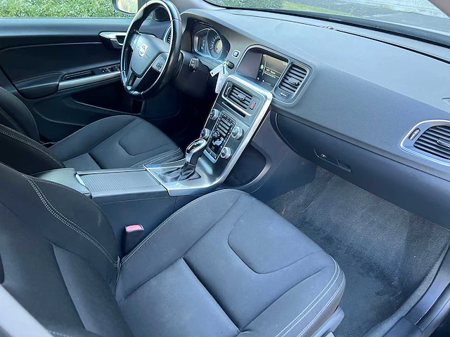 Volvo - 2015 - v60 - personenauto - afbeelding 17 van  33